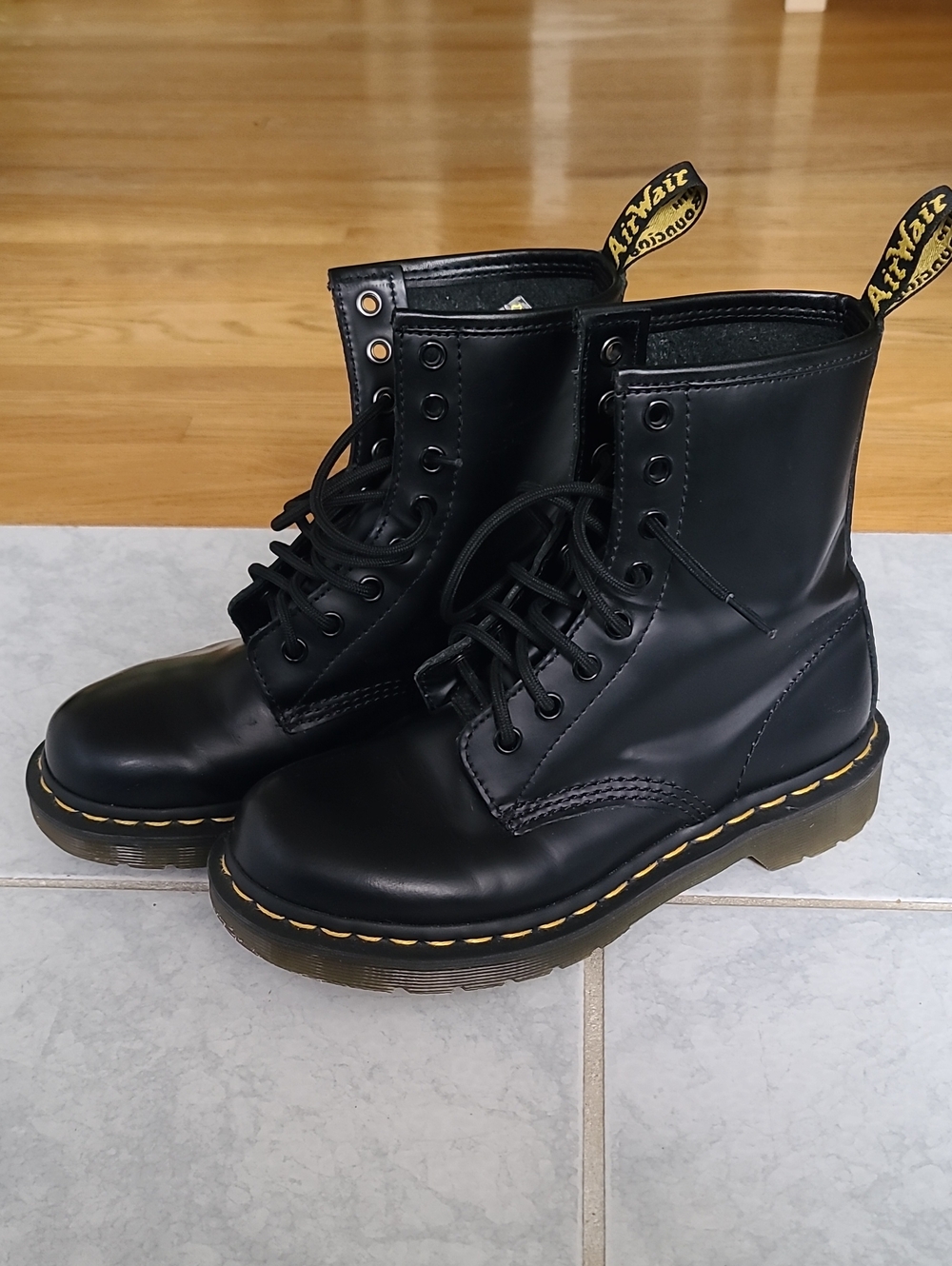 Dr. Martens 1460 Smooth Leather Boots Size 6 8-Eye Like New